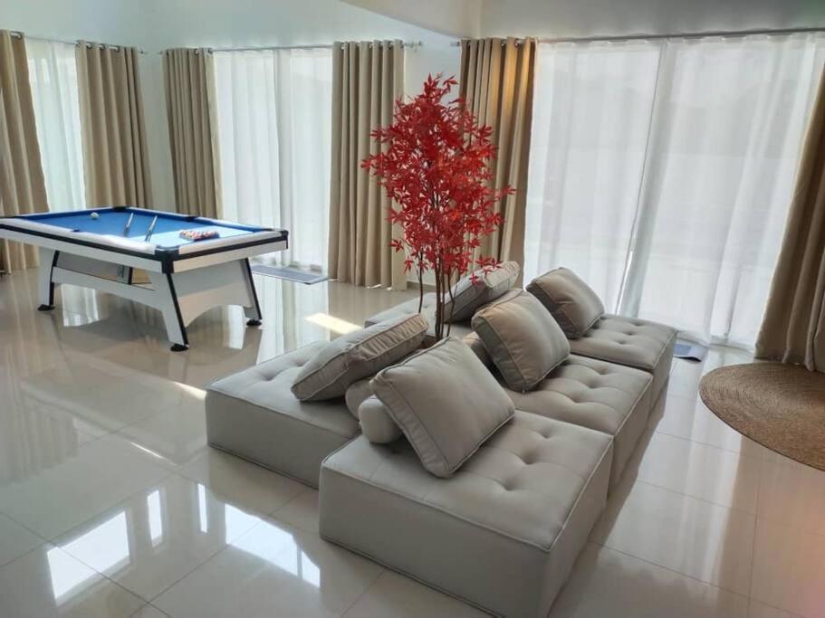 Evening/Night De Ville-50Pax Private Pool Bbq อิโปห์ ภายนอก รูปภาพ